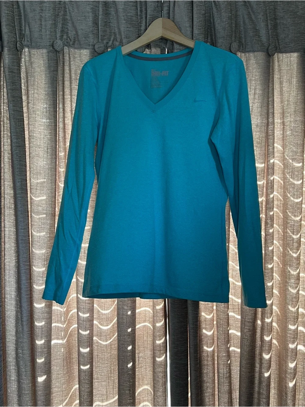 Nike Dri Fit Regular Fit Teal V-Neck Long Sleeve Athletic Top Size Medium